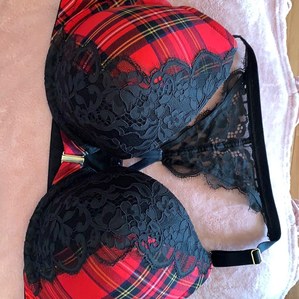 GENTLY USED CACIQUE FRONT CLOSE BOOST PLUNGE 42DD BRA RETAILS $60